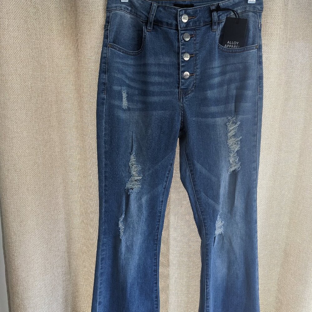 Alloy Apparel NWT Light Denim Wash, Button Up, Distressed Jeans, Size 10 x 37L - Picture 5 of 10